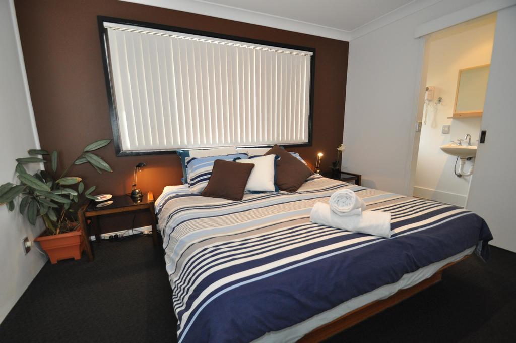 Beachfront Apartments Narooma Room photo