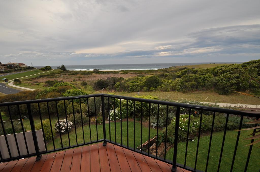 Beachfront Apartments Narooma Room photo